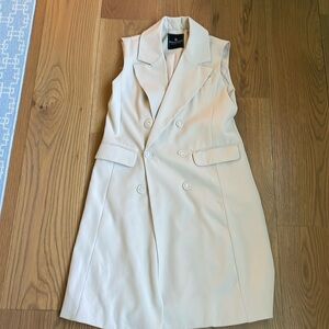 Sleeveless cream suit dress